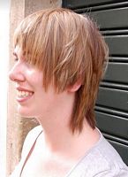 asymetryczne fryzury krótkie - uczesanie damskie zdjęcie numer 125B